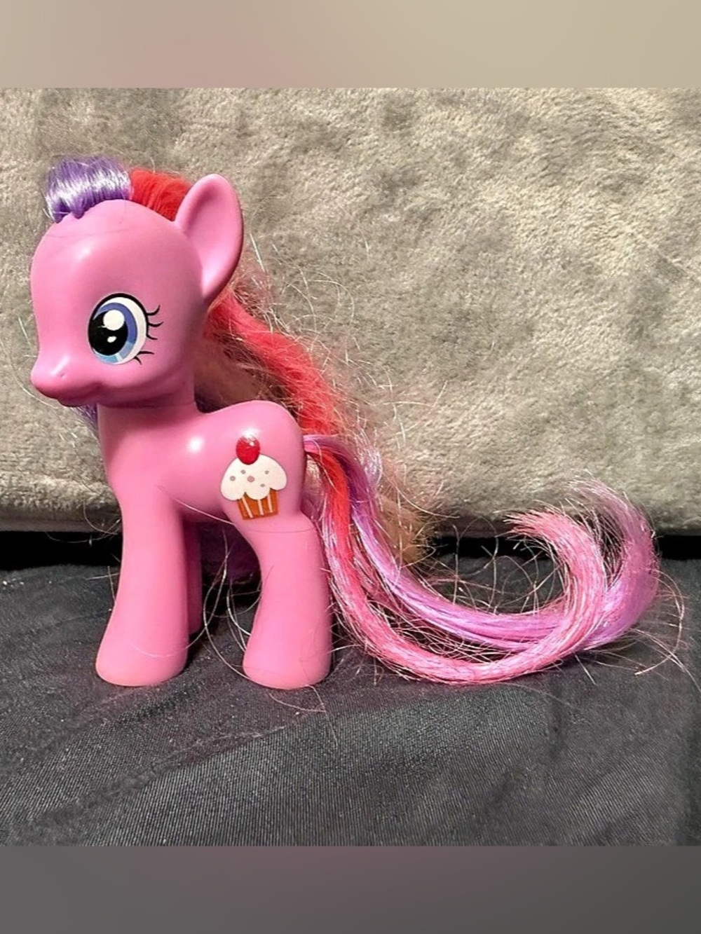 Hasbro My Little Pony Cupcake (G4) ) Pink & Red Figure